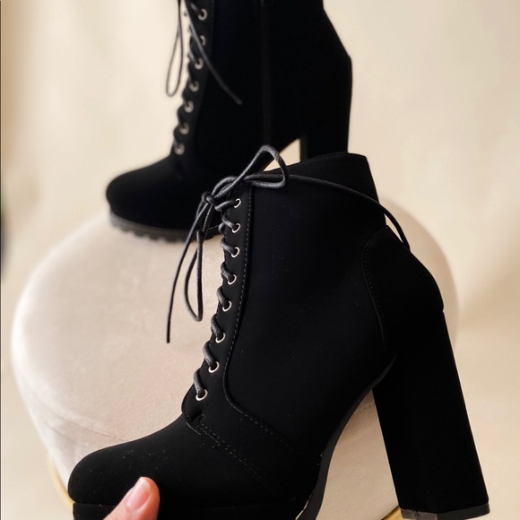Lace up vegan suede black booties - Picture 4 of 4